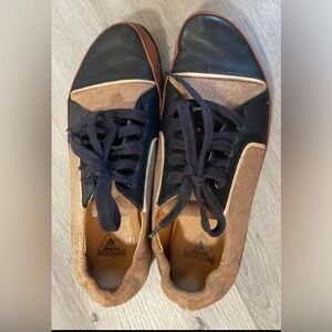 John Fluevog ‘Desires’ tutor stone & Black Suede Lace-Up flats. W6